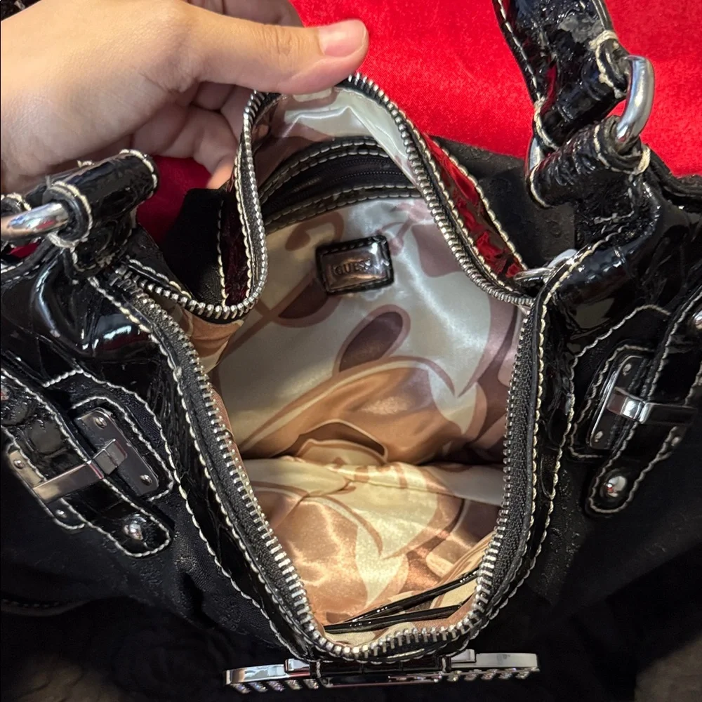 Vintage/early 2000s (Y2K-era) Guess shoulder bag Well Loved / For Repair / AS IS - Picture 6 of 8